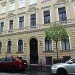 Apartment Western *